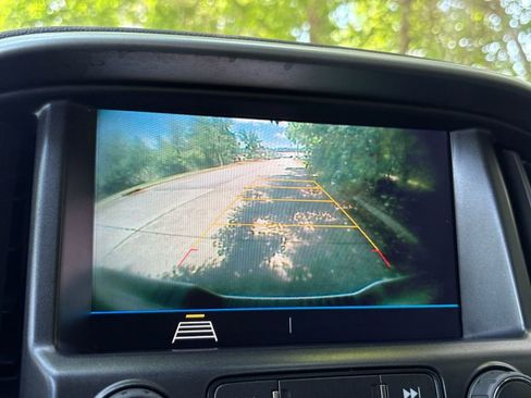 Used 2022 Chevrolet Colorado LT w/ Fleet Safety Package RWD image 17