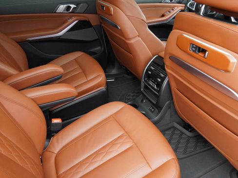 Used 2024 BMW X7 M60i w/ Executive Package image 35