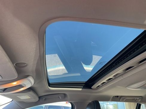 Used 2018 Volvo V60 T5 Dynamic w/ Vision Package image 9