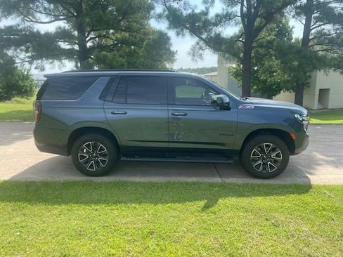Used 2021 Chevrolet Tahoe Z71 w/ Z71 Off-Road Package AWD/4WD image 11