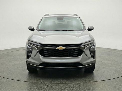 Used 2025 Chevrolet Trax LT image 1