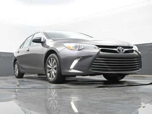 Used 2017 Toyota Camry XLE FWD image 9
