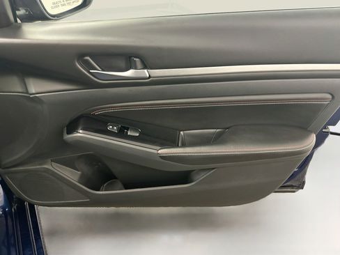Used 2023 Nissan Altima 2.5 SR w/ SR Premium Package FWD image 34