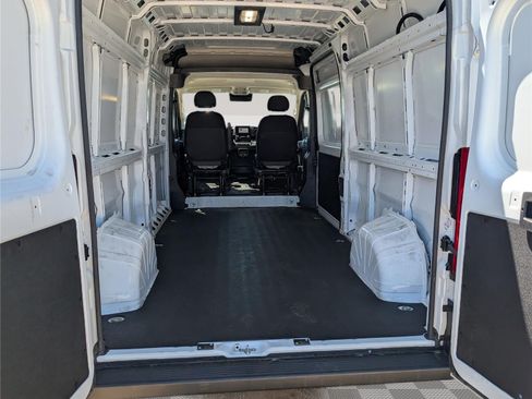 Used 2024 RAM ProMaster 2500 w/ Convenience Group FWD image 12