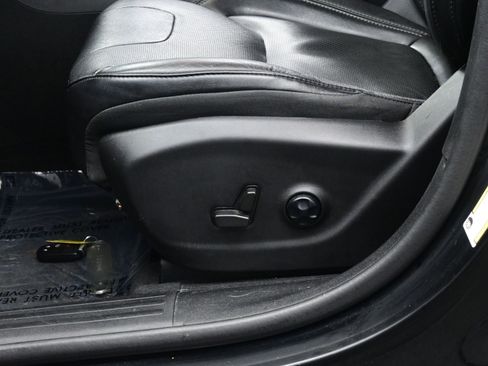 Used 2021 Jeep Cherokee Latitude Lux w/ Mopar Interior Package image 10