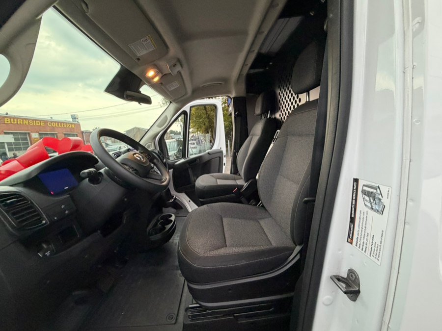 Used 2025 RAM ProMaster 2500 w/ U-Haul Equipment Group FWD image 18