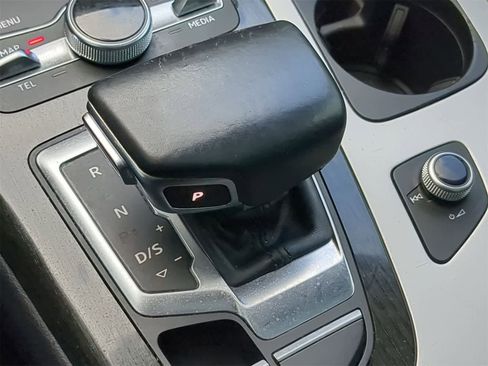 Used 2018 Audi Q7 3.0T Premium image 37