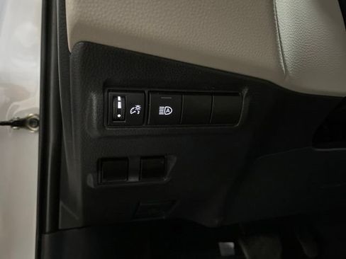 Used 2024 Toyota Corolla Cross L FWD image 33