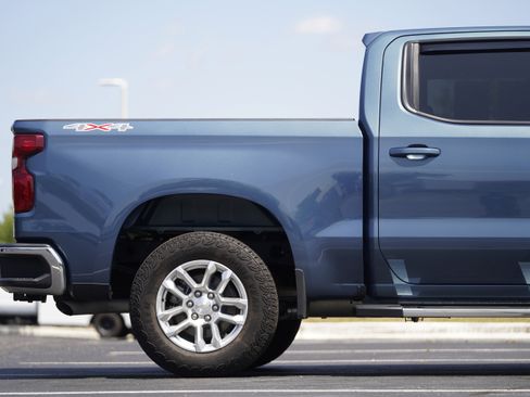 Used 2024 Chevrolet Silverado 1500 LT AWD/4WD image 5