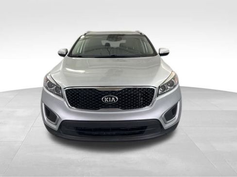 Used 2018 Kia Sorento LX w/ LX V6 Convenience Package image 2