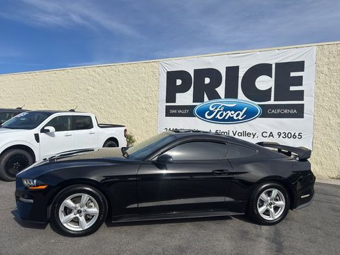 Used 2019 Ford Mustang Coupe image 2