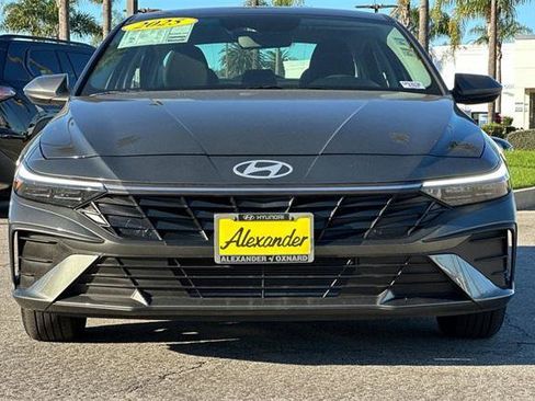 Certified 2025 Hyundai Elantra SE image 9