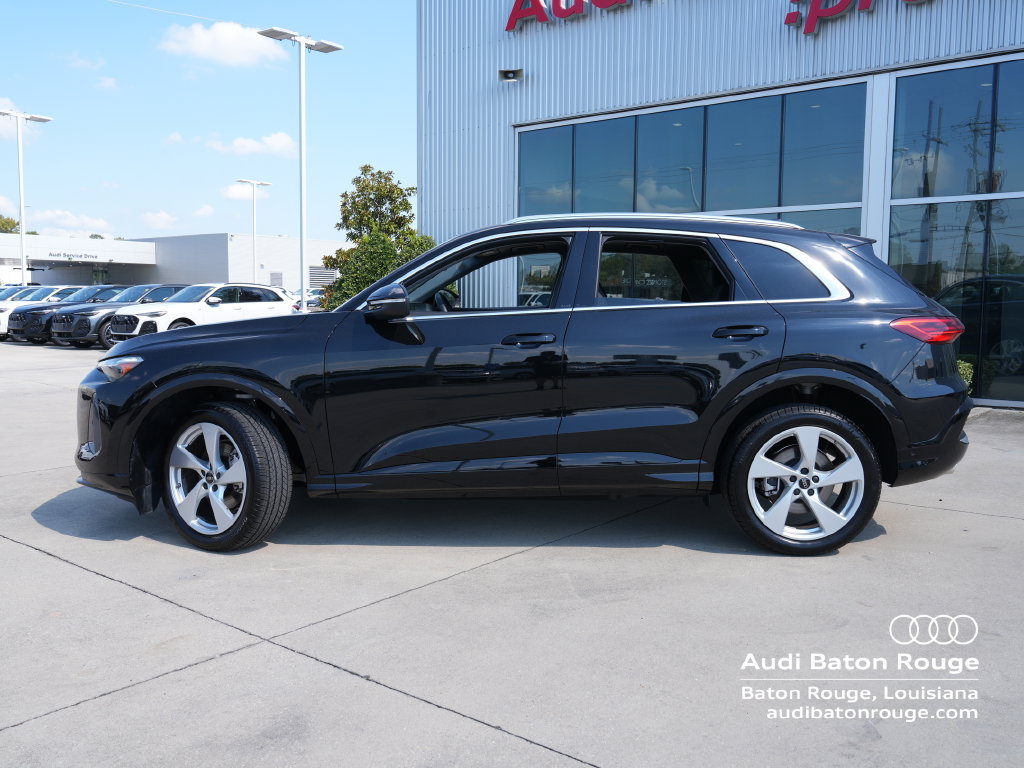 Used 2025 Audi Q5 Premium Plus w/ Premium Plus AWD/4WD image 2