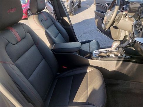 Used 2025 Chevrolet Trax RS w/ Driver Confidence Package image 16