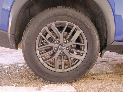 Used 2023 Nissan Rogue S image 39