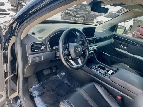 Used 2025 Honda Pilot EX-L image 11