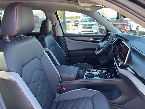 New 2026 Volkswagen Atlas Peak Edition image 9