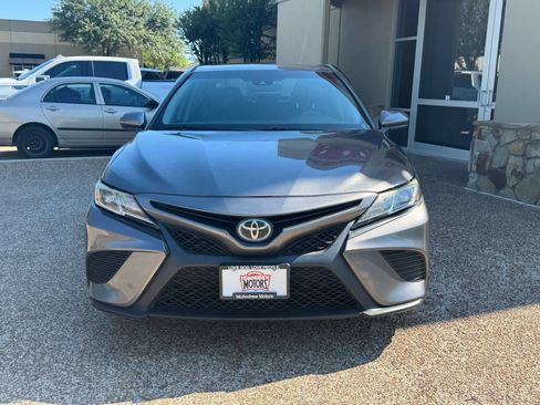 Used 2018 Toyota Camry SE FWD image 5