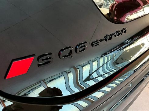 New 2027 Audi SQ6 e-tron Prestige AWD/4WD image 15