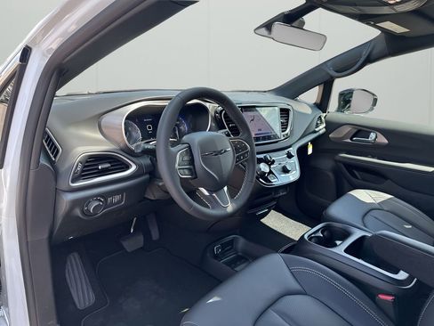 New 2026 Chrysler Voyager LX image 24