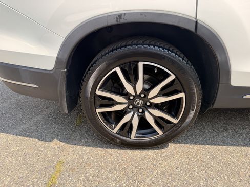 Used 2019 Honda Pilot Touring image 7