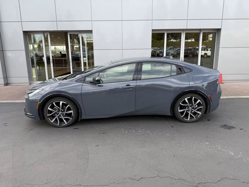 Used 2025 Toyota Prius Plug-In Hybrid FWD image 4