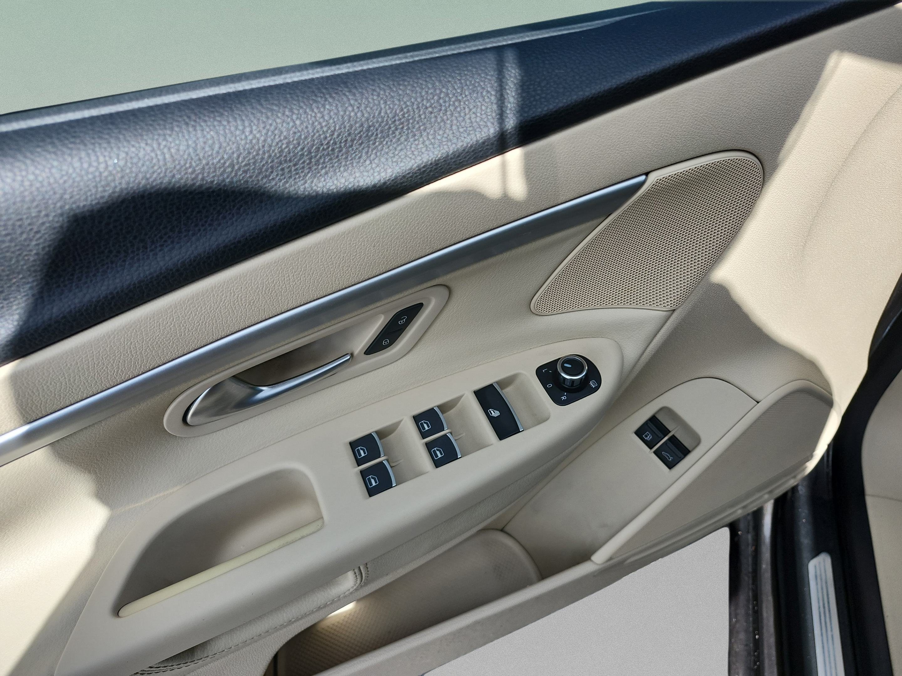 Used 2012 Volkswagen Eos Komfort FWD image 16