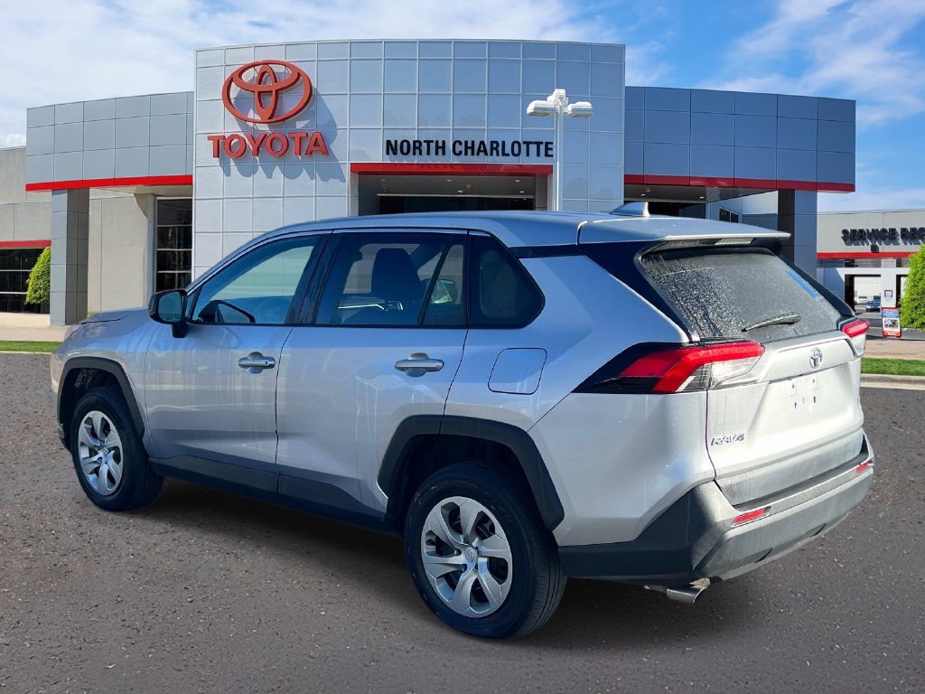 Used 2022 Toyota RAV4 LE FWD image 6