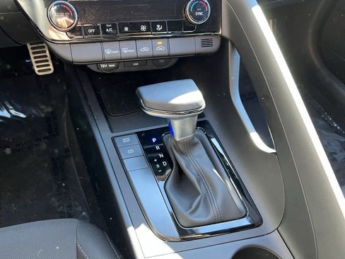 Certified 2025 Hyundai Elantra Sport image 21