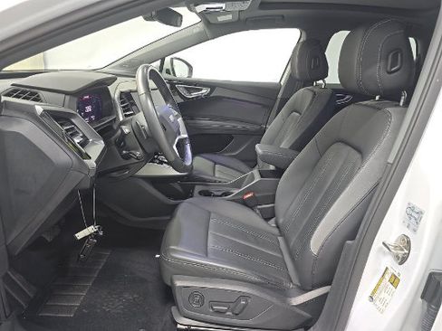 Used 2023 Audi Q4 e-tron Premium Plus w/ Premium Plus AWD/4WD image 3