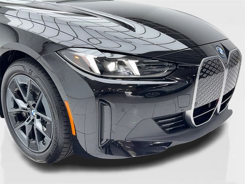 Used 2025 BMW i4 eDrive40 image 3