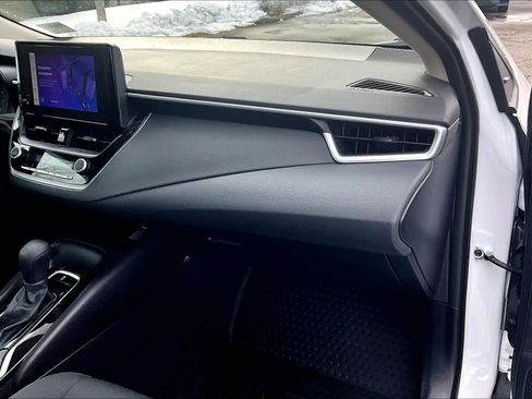 Used 2025 Toyota Corolla LE w/ LE Premium Package image 13