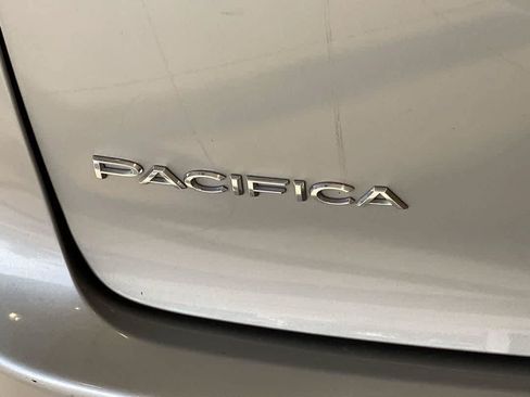 Used 2018 Chrysler Pacifica Limited FWD image 11