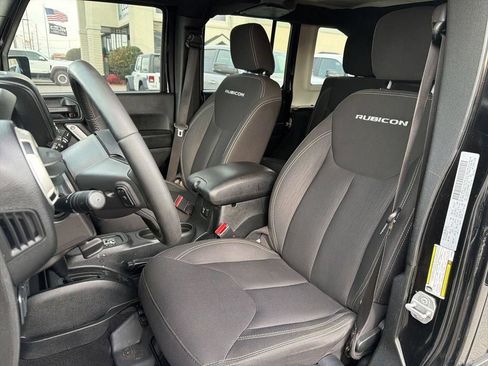 Used 2018 Jeep Wrangler Unlimited Rubicon w/ Connectivity Group AWD/4WD image 27
