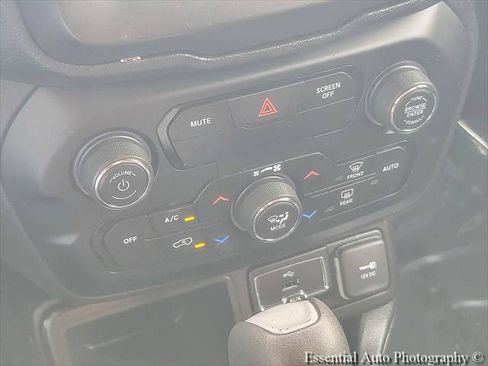 Certified 2020 Jeep Renegade Altitude FWD image 16