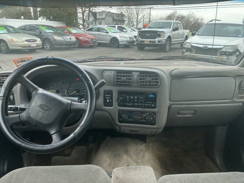 Used 2000 Chevrolet S10 Pickup LS w/ Preferred Equipment Group image 18