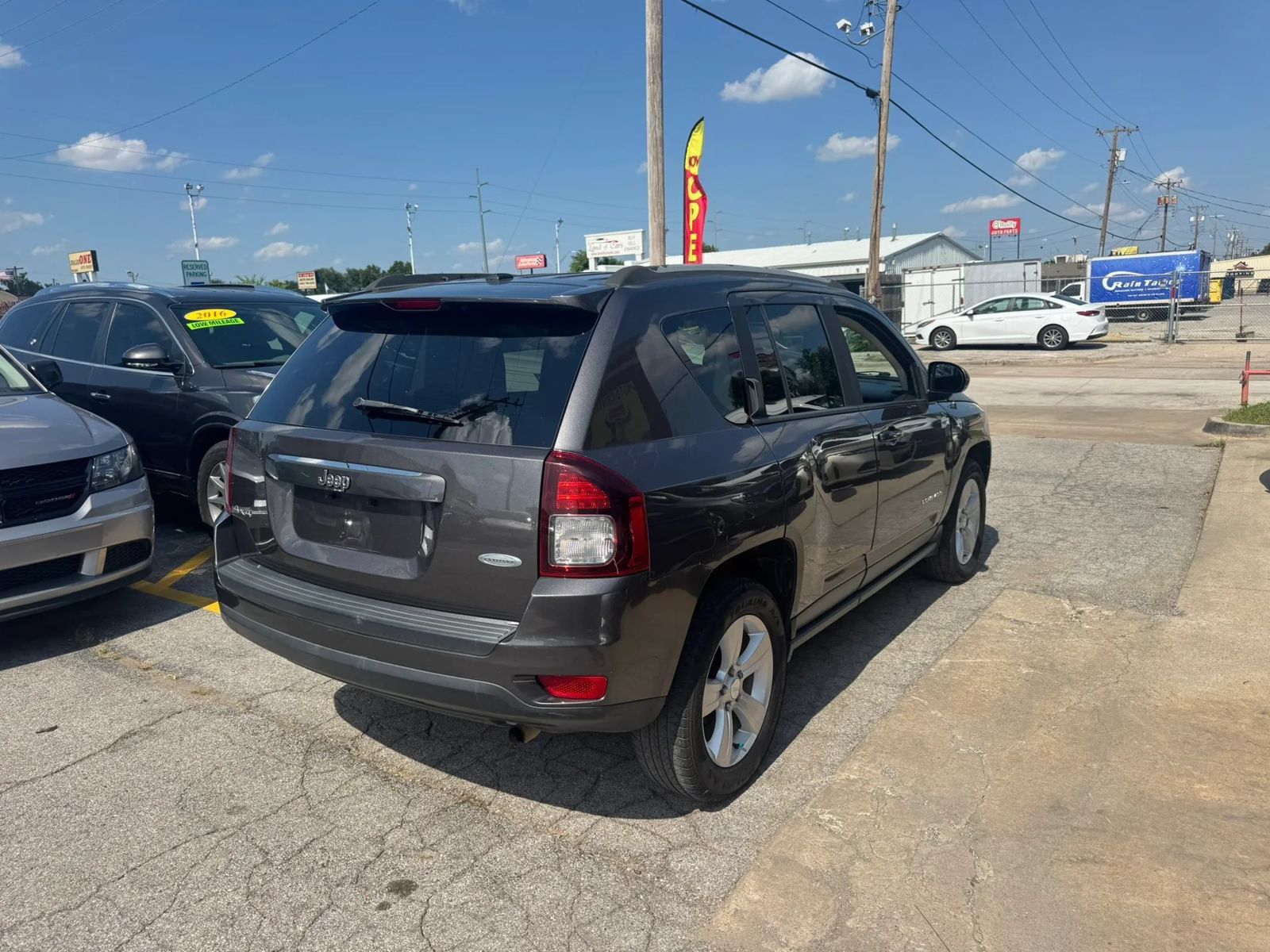 Used 2016 Jeep Compass Latitude AWD/4WD image 4