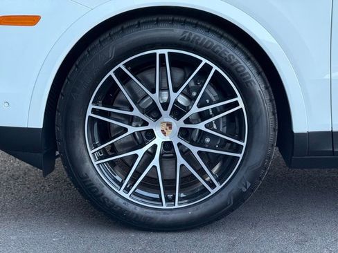 New 2025 Porsche Cayenne E-Hybrid AWD/4WD image 11