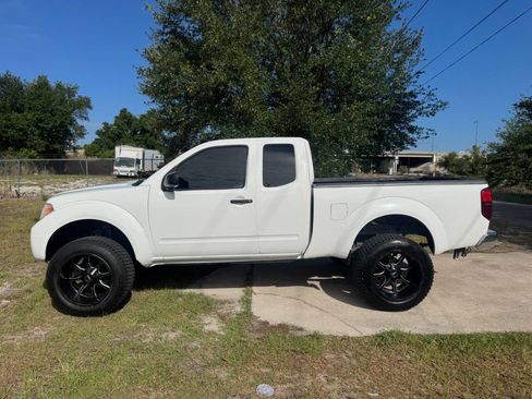 Used 2018 Nissan Frontier SV RWD image 6