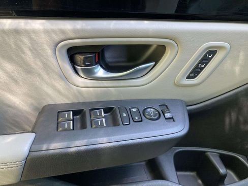 Used 2025 Honda Pilot Touring image 11