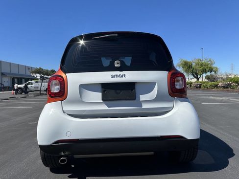 Used 2016 smart fortwo passion image 5
