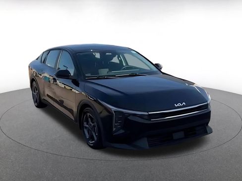 Used 2025 Kia K4 FWD image 3