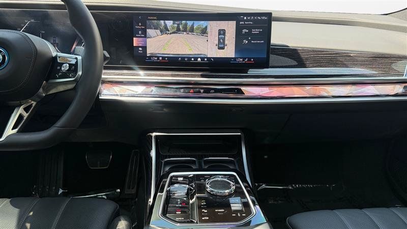 Used 2025 BMW 750e xDrive w/ Executive Package AWD/4WD image 15