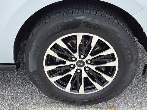 Used 2025 Ford Expedition Platinum AWD/4WD image 7