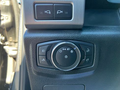 Used 2017 Ford F150 Platinum w/ Equipment Group 701A Luxury image 15