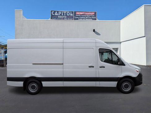 Used 2021 Mercedes-Benz Sprinter 2500 image 2