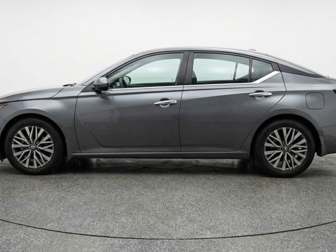 Used 2025 Nissan Altima 2.5 SV image 5