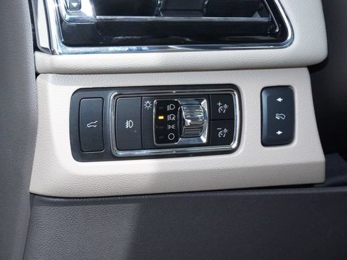 Used 2023 Lincoln Navigator Reserve AWD/4WD image 25