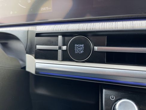 Used 2025 Hyundai Santa Fe Calligraphy image 13