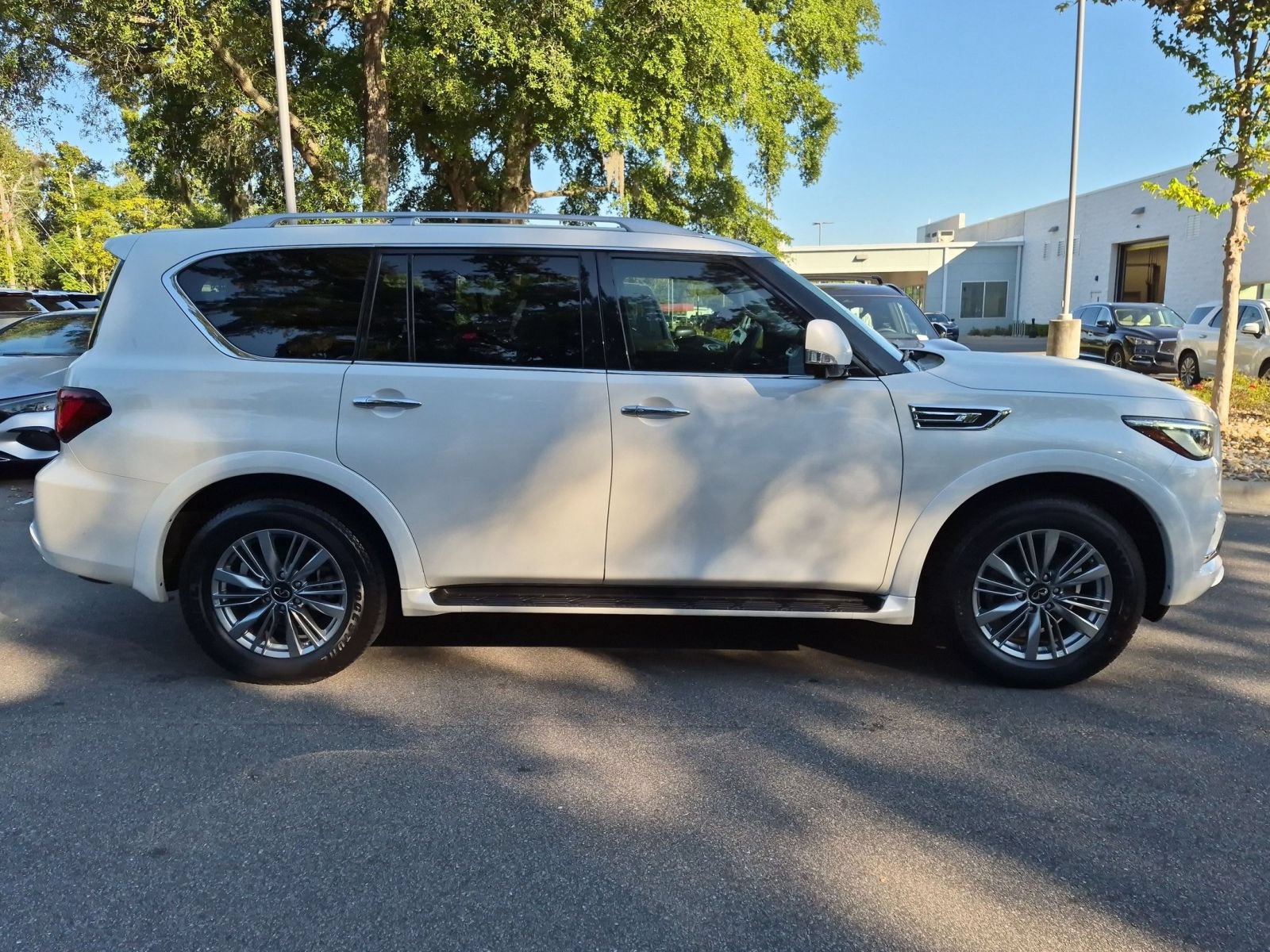 Used 2023 INFINITI QX80 Luxe w/ Cargo Package RWD image 2